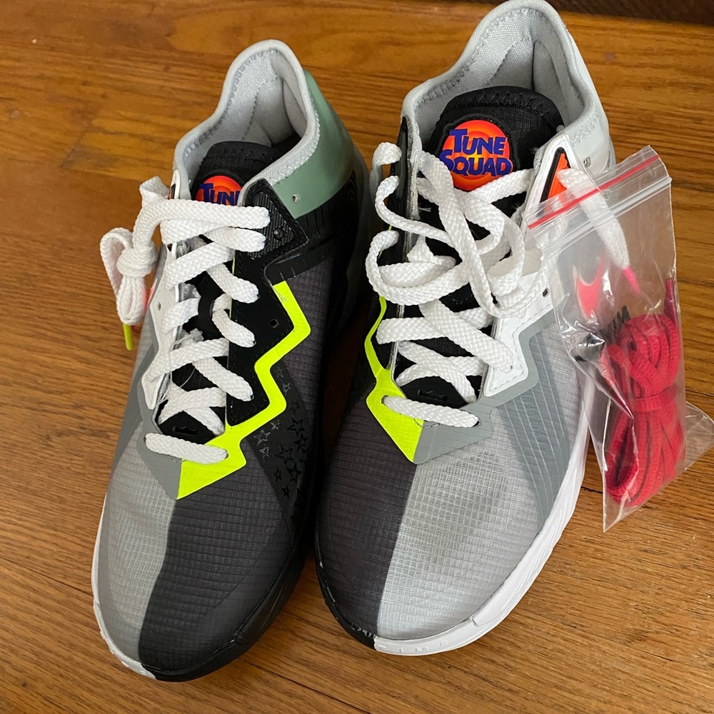New Nike LeBron 18 Low Space Jam Bugs Vs Marvin